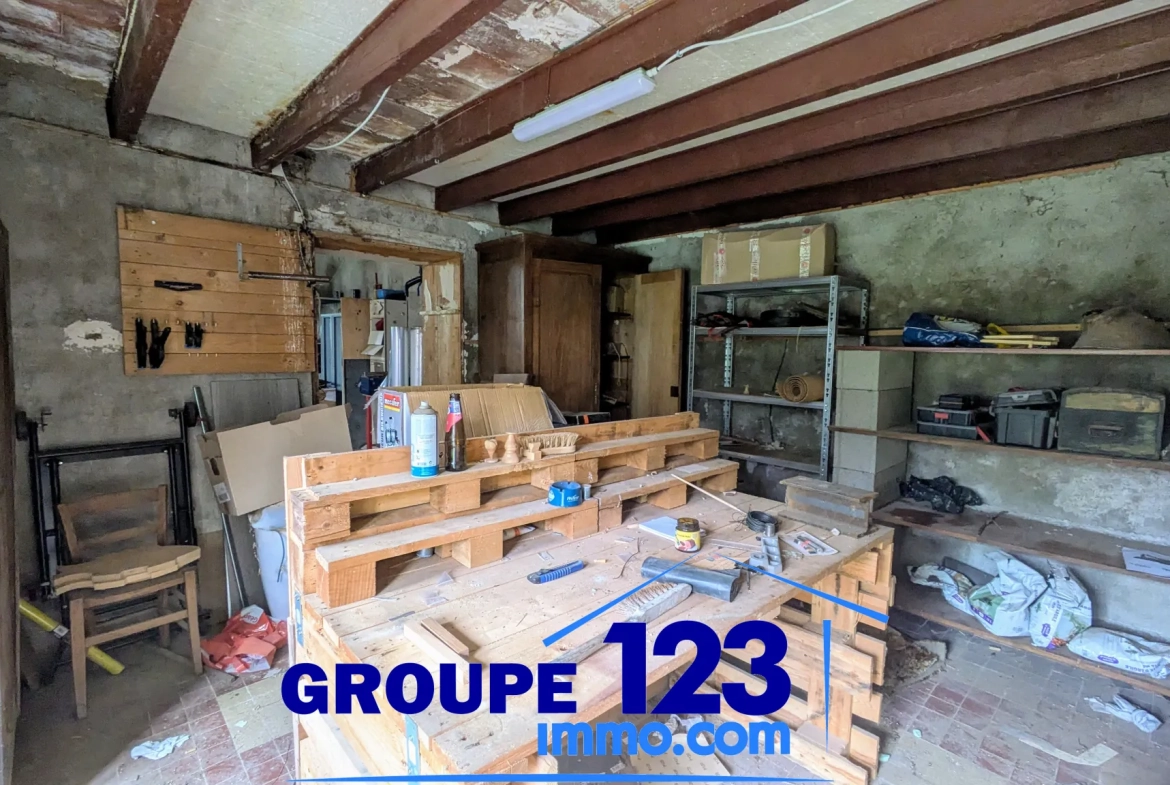 Maison avec dépendances et potentiel d’aménagement à Cheny (89400) 
