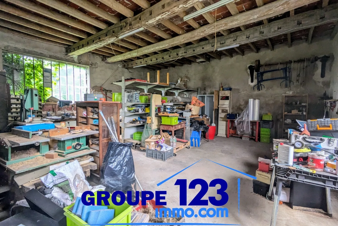 Maison avec dépendances et potentiel d’aménagement à Cheny (89400) 