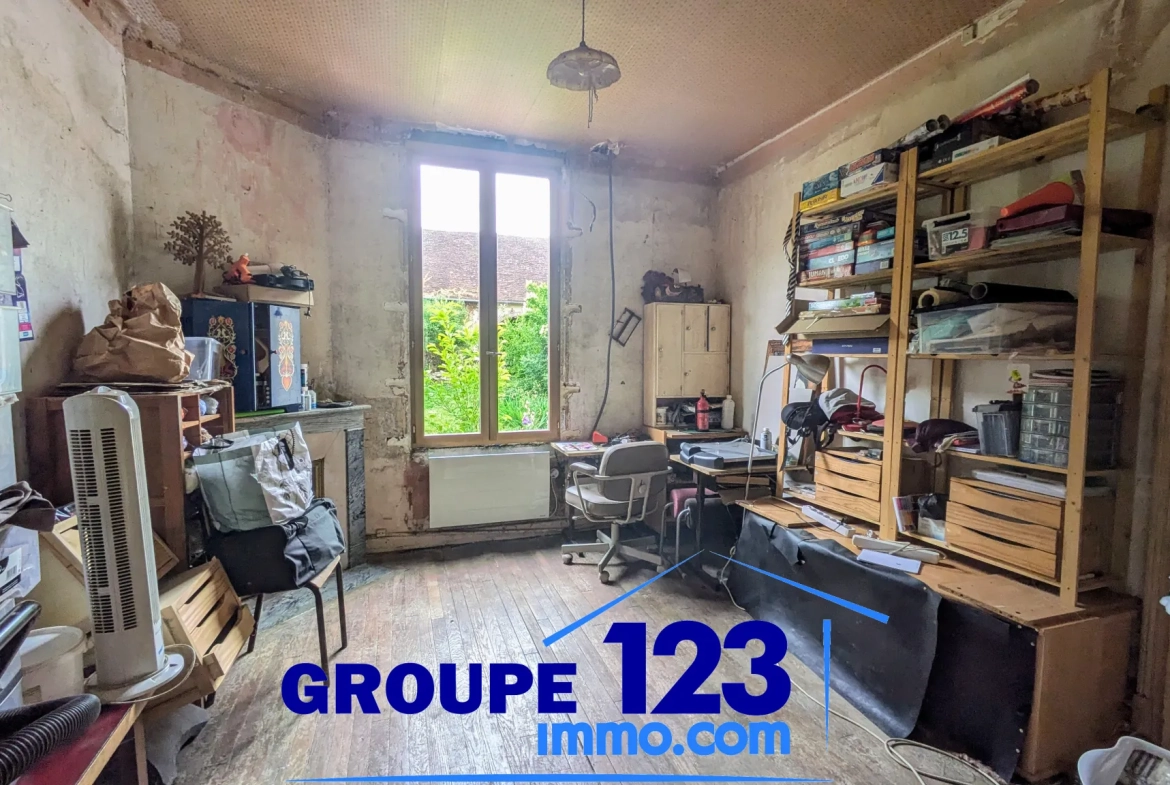 Maison avec dépendances et potentiel d’aménagement à Cheny (89400) 