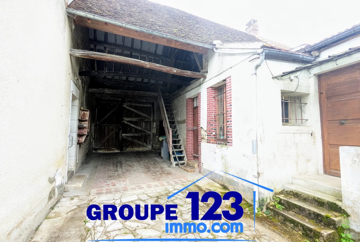 Maison avec dépendances et potentiel d’aménagement à Cheny (89400) 