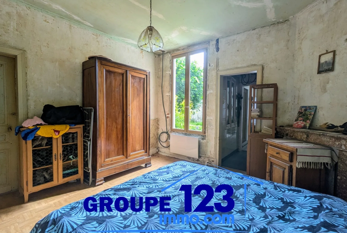 Maison avec dépendances et potentiel d’aménagement à Cheny (89400) 