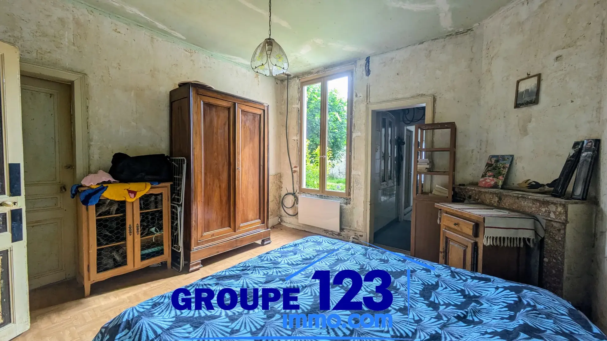 Maison avec dépendances et potentiel d’aménagement à Cheny (89400) 