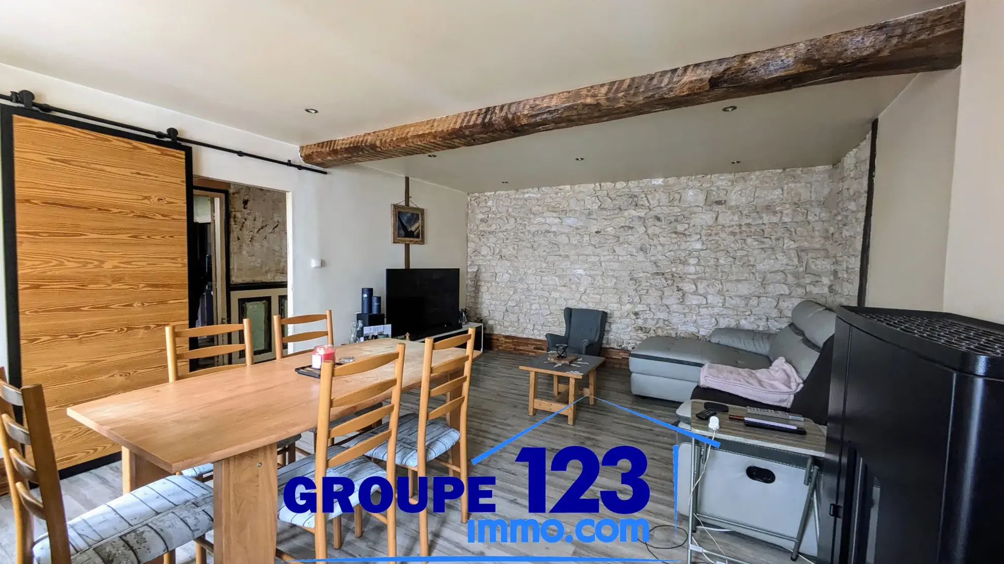 Maison avec dépendances et potentiel d’aménagement à Cheny (89400) 
