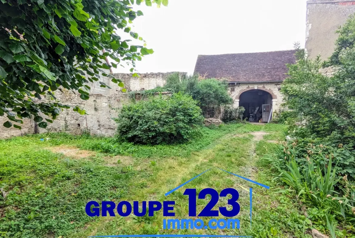 Maison avec dépendances et potentiel d’aménagement à Cheny (89400) 
