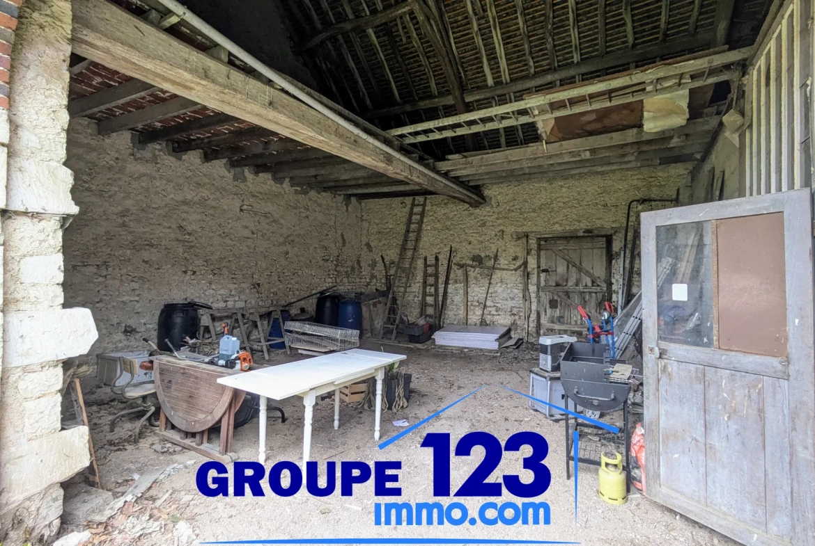 Maison avec dépendances et potentiel d’aménagement à Cheny (89400) 