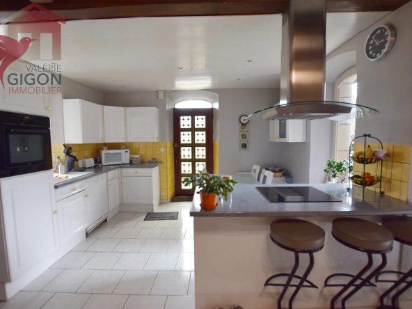 Superbe maison de plain-pied avec jardin et dépendance à Bourguignon
