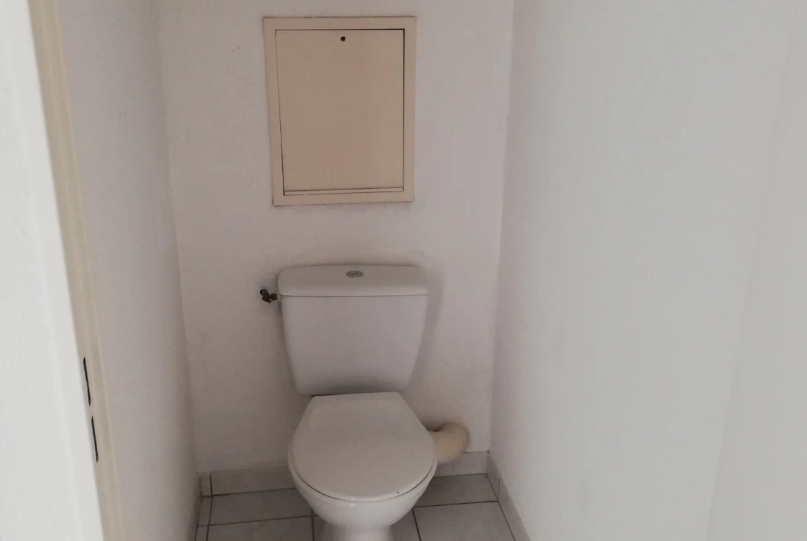Appartement lumineux de 2 pièces avec balcon et parking à Vierzon 