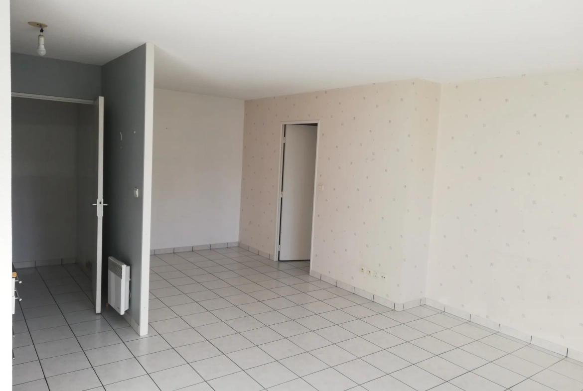 Appartement lumineux de 2 pièces avec balcon et parking à Vierzon 