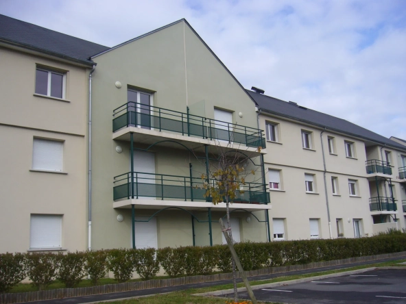 Appartement lumineux de 2 pièces avec balcon et parking à Vierzon