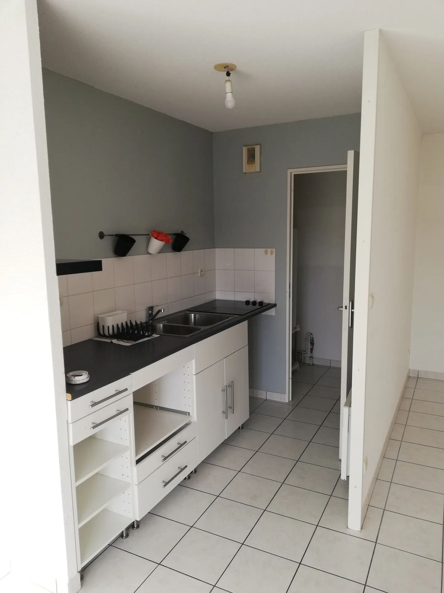 Appartement lumineux de 2 pièces avec balcon et parking à Vierzon 
