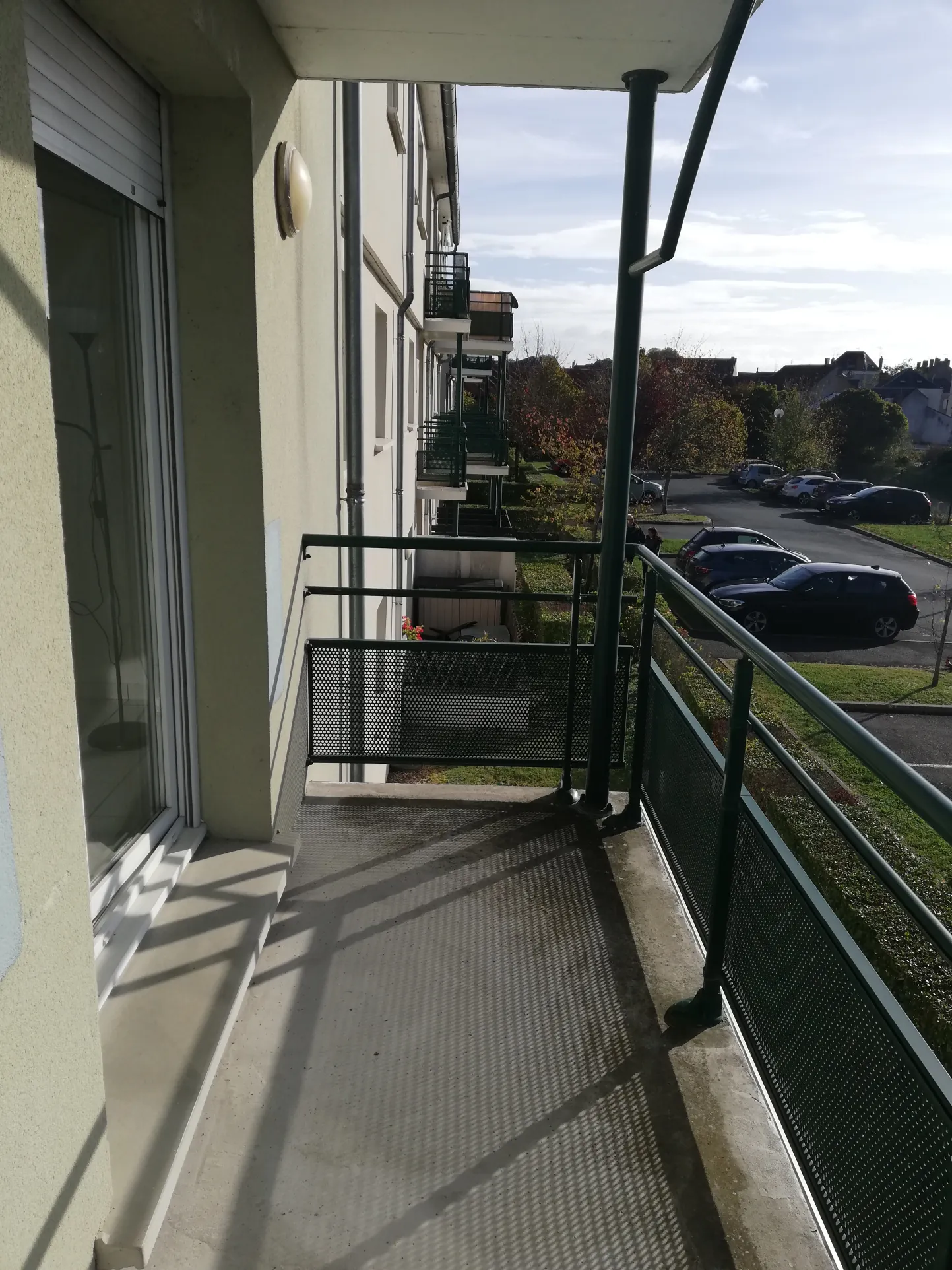 Appartement lumineux de 2 pièces avec balcon et parking à Vierzon 