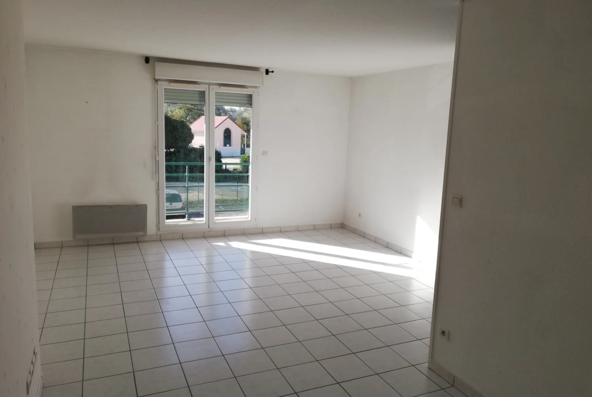 Appartement lumineux de 2 pièces avec balcon et parking à Vierzon 