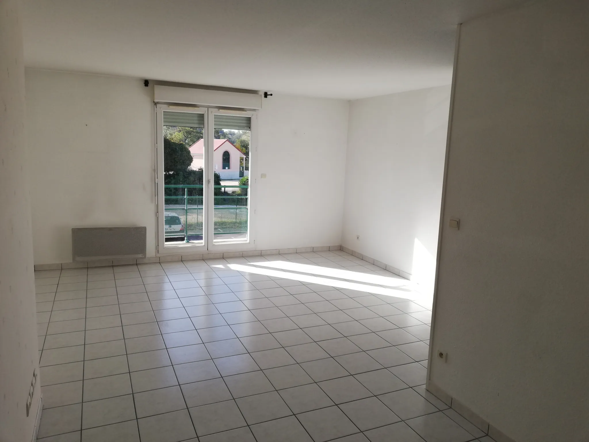 Appartement lumineux de 2 pièces avec balcon et parking à Vierzon 