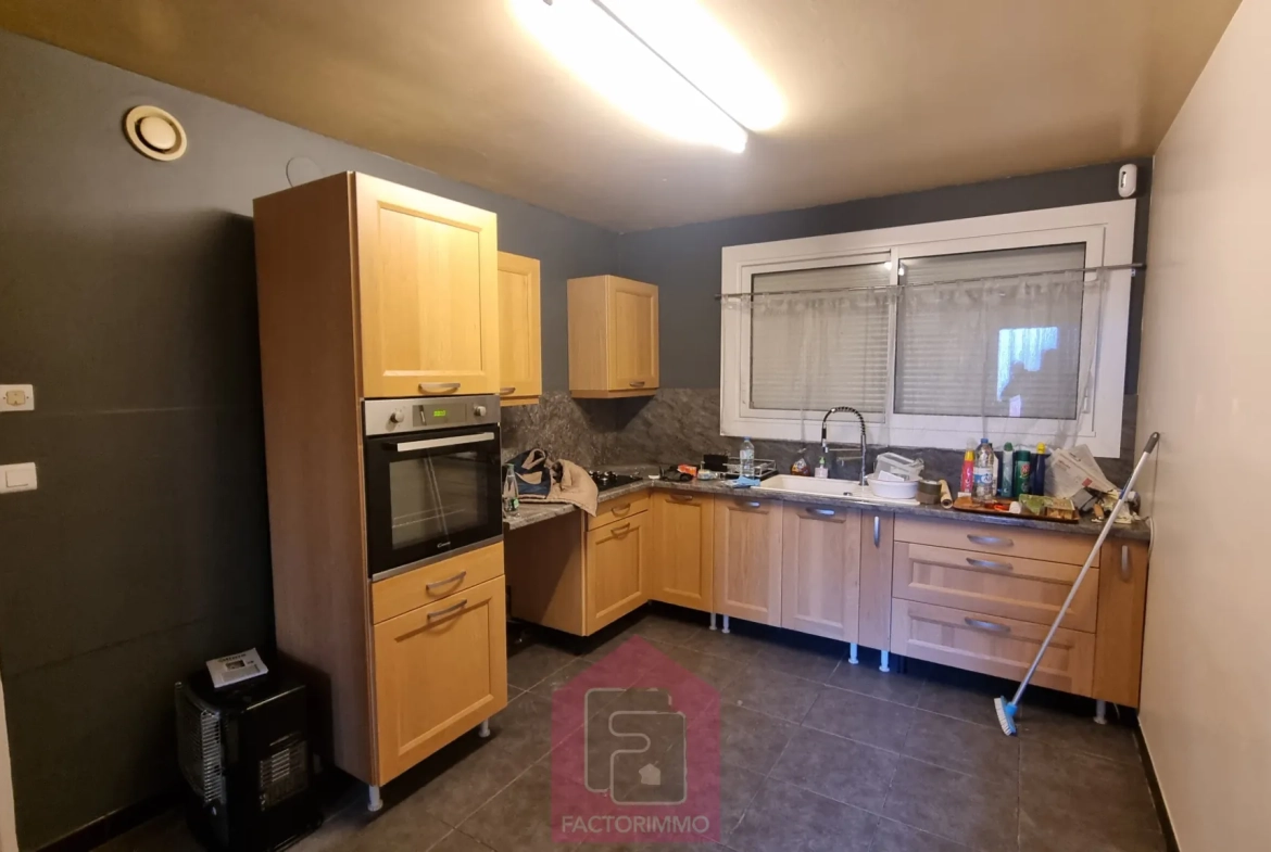 Maison à vendre à Puy l'Évêque avec garage et jardin - Potentiel d'extension 