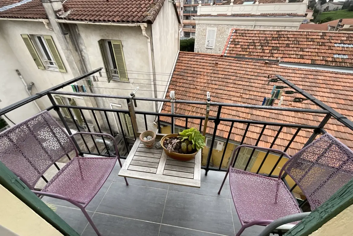 Appartement 2 pièces en dernier étage au centre-ville de Cagnes-sur-Mer 