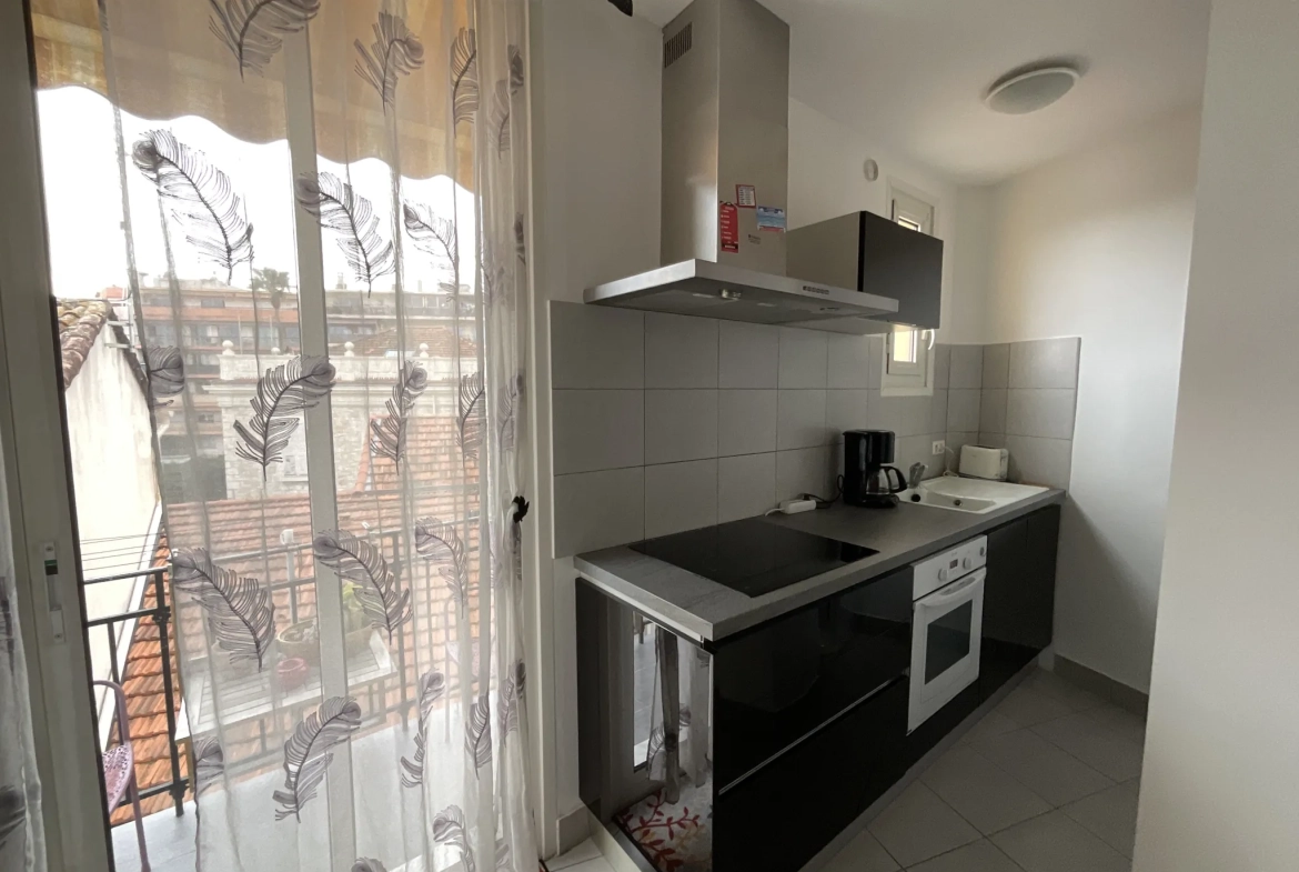 Appartement 2 pièces en dernier étage au centre-ville de Cagnes-sur-Mer 