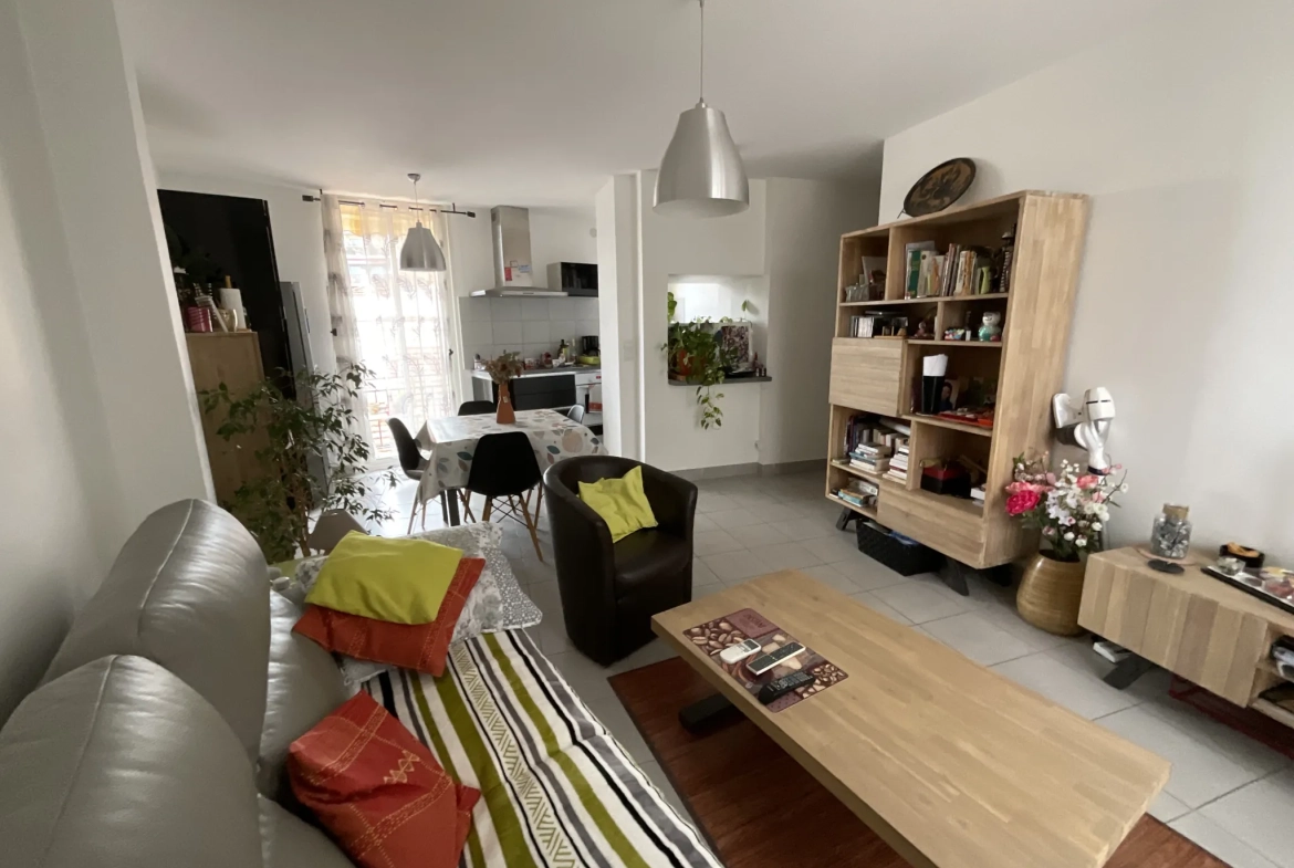 Appartement 2 pièces en dernier étage au centre-ville de Cagnes-sur-Mer 
