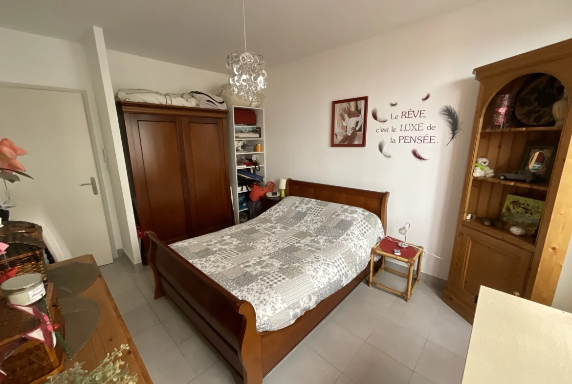 Appartement 2 pièces en dernier étage au centre-ville de Cagnes-sur-Mer 