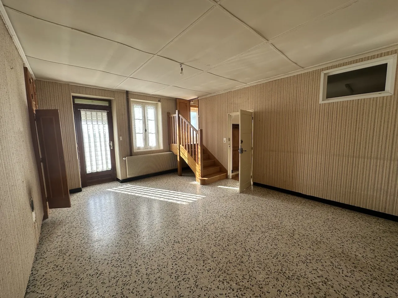Maison rénovée avec 3 chambres et terrain de 1,7 ha à Chambilly 