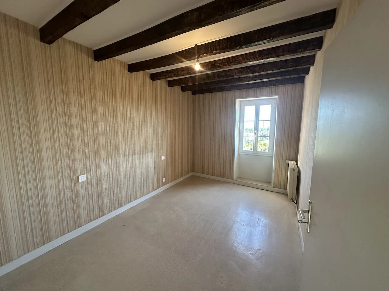 Maison rénovée avec 3 chambres et terrain de 1,7 ha à Chambilly 