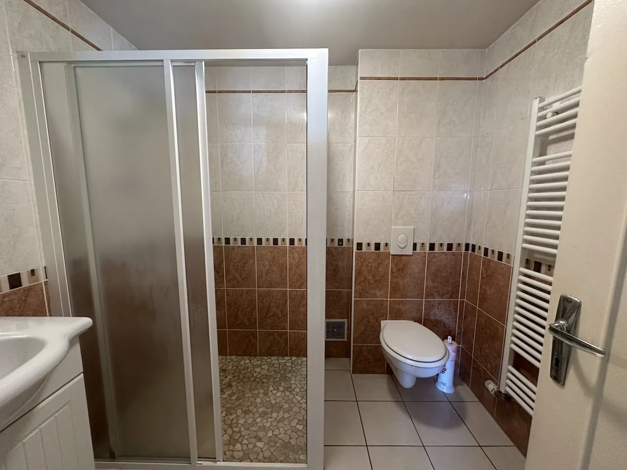 Maison rénovée avec 3 chambres et terrain de 1,7 ha à Chambilly 