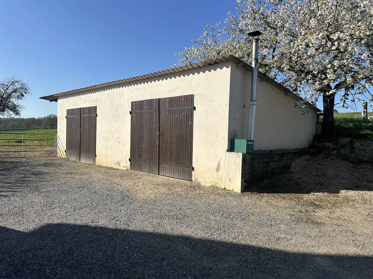 Maison rénovée avec 3 chambres et terrain de 1,7 ha à Chambilly 