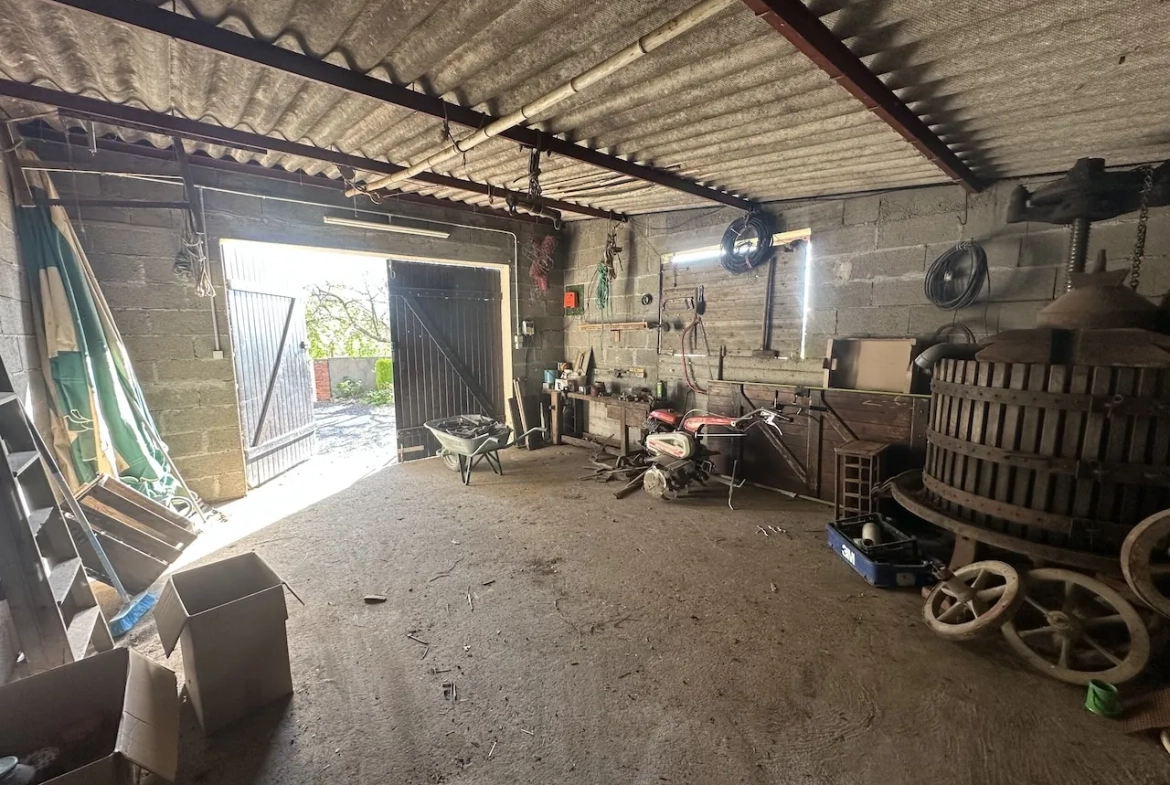 Maison rénovée avec 3 chambres et terrain de 1,7 ha à Chambilly 