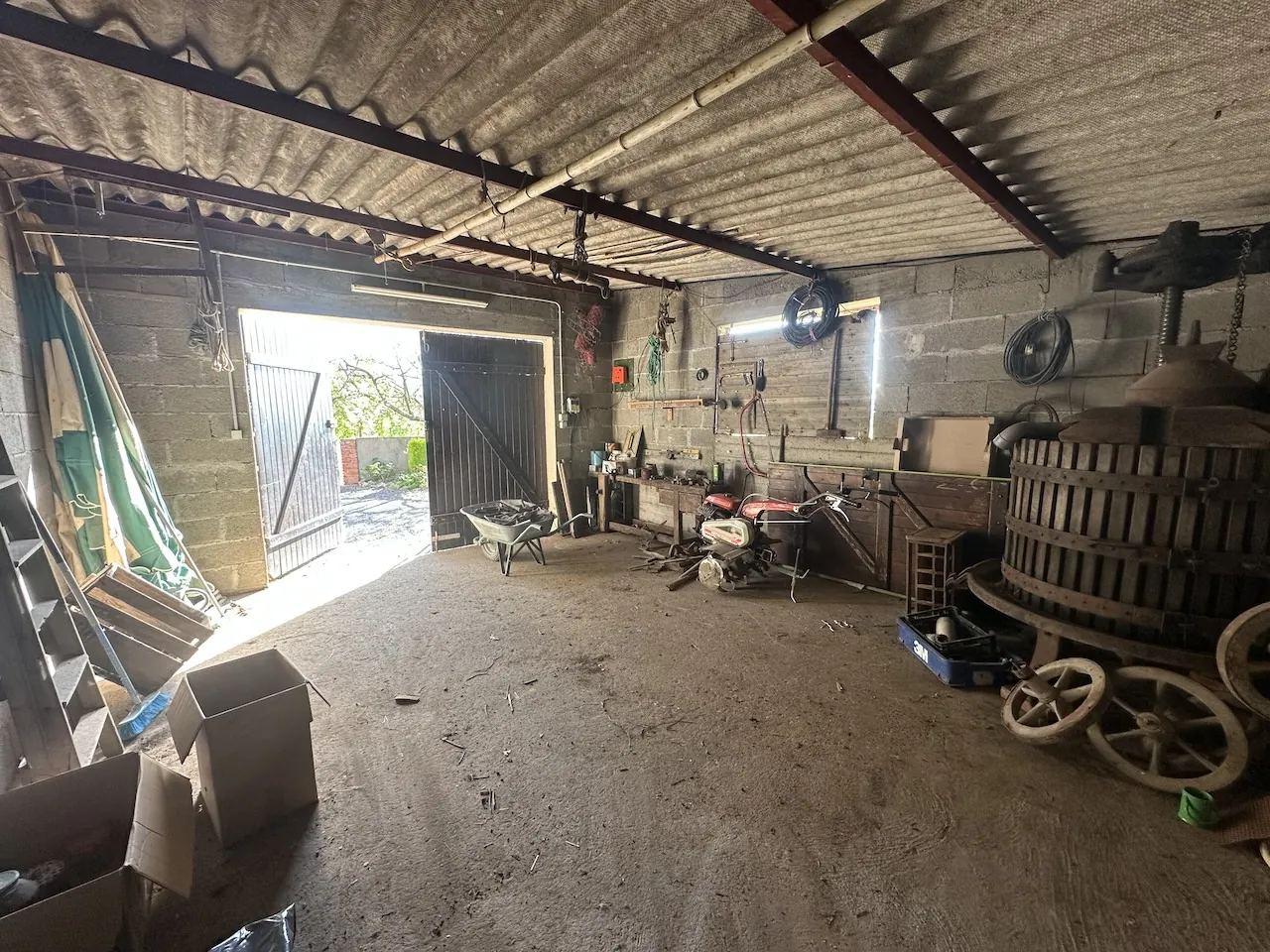 Maison rénovée avec 3 chambres et terrain de 1,7 ha à Chambilly 