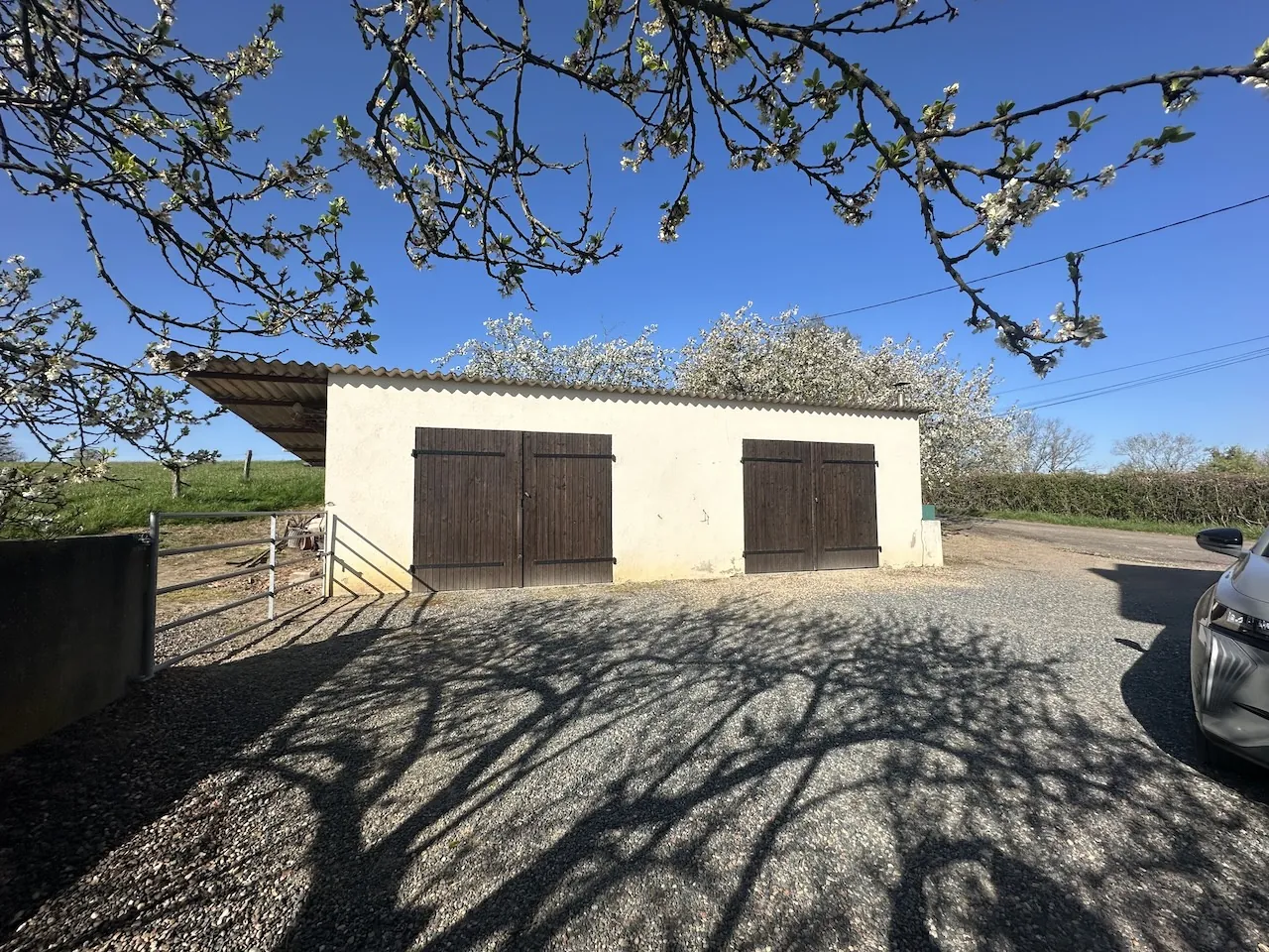 Maison rénovée avec 3 chambres et terrain de 1,7 ha à Chambilly 