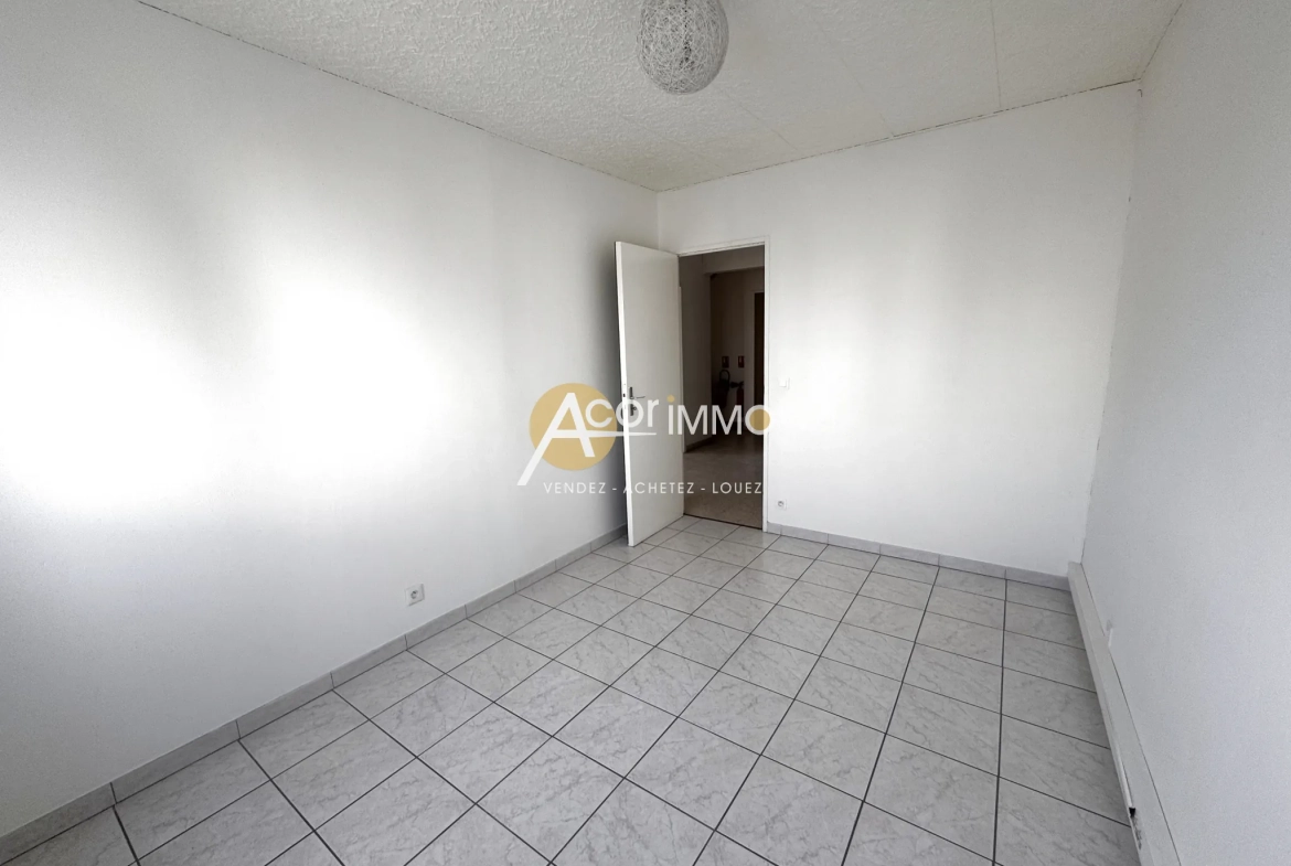 Appartement T3 avec balcon à La Seyne-sur-Mer – Résidence sécurisée, proche écoles et commerces 