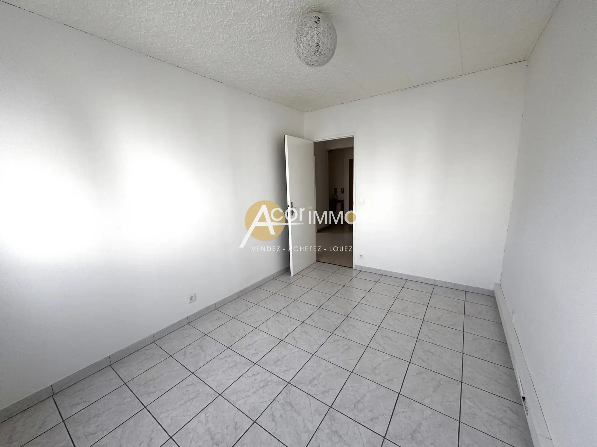 Appartement T3 avec balcon à La Seyne-sur-Mer – Résidence sécurisée, proche écoles et commerces 