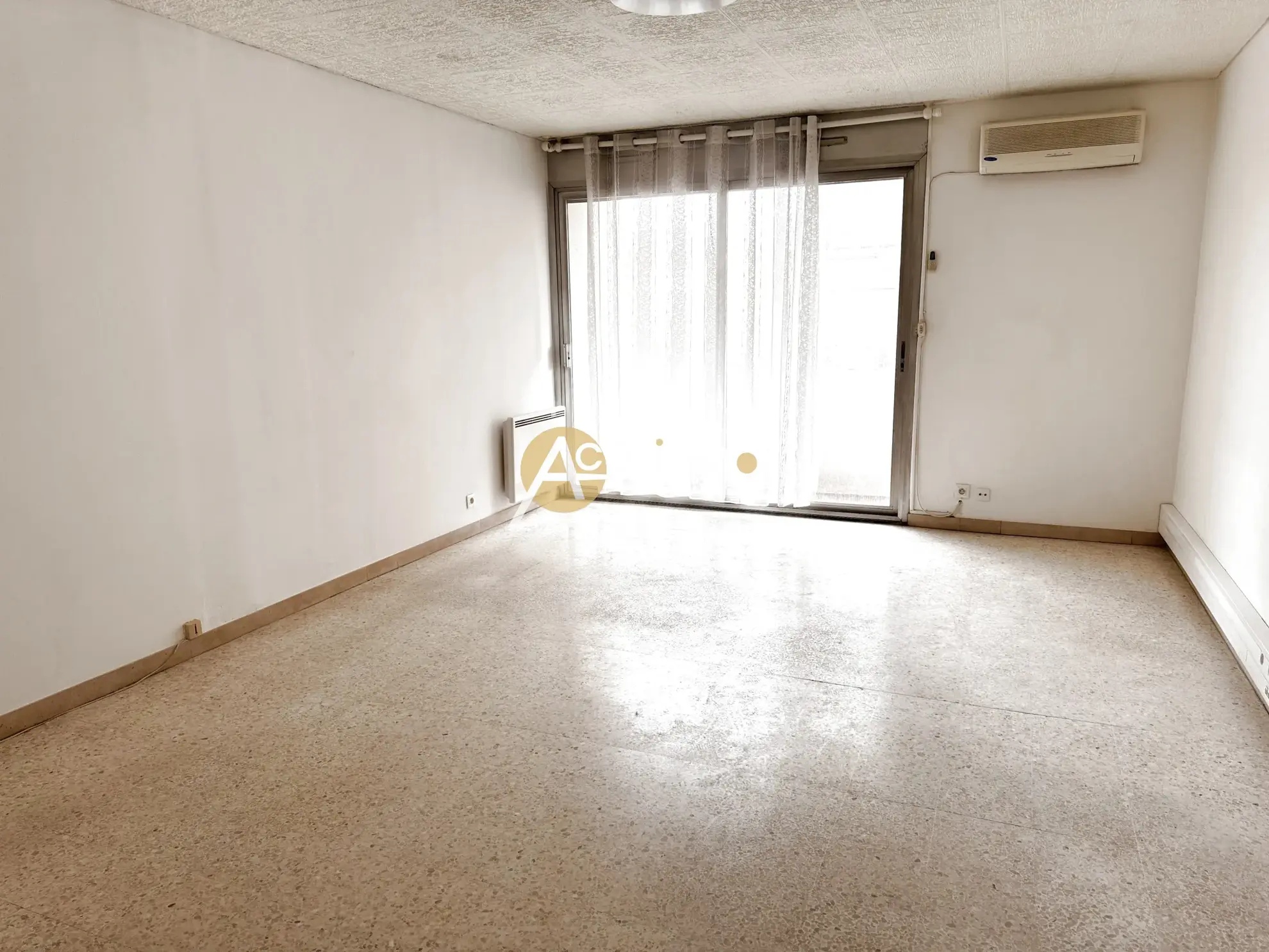 Appartement T3 avec balcon à La Seyne-sur-Mer – Résidence sécurisée, proche écoles et commerces 