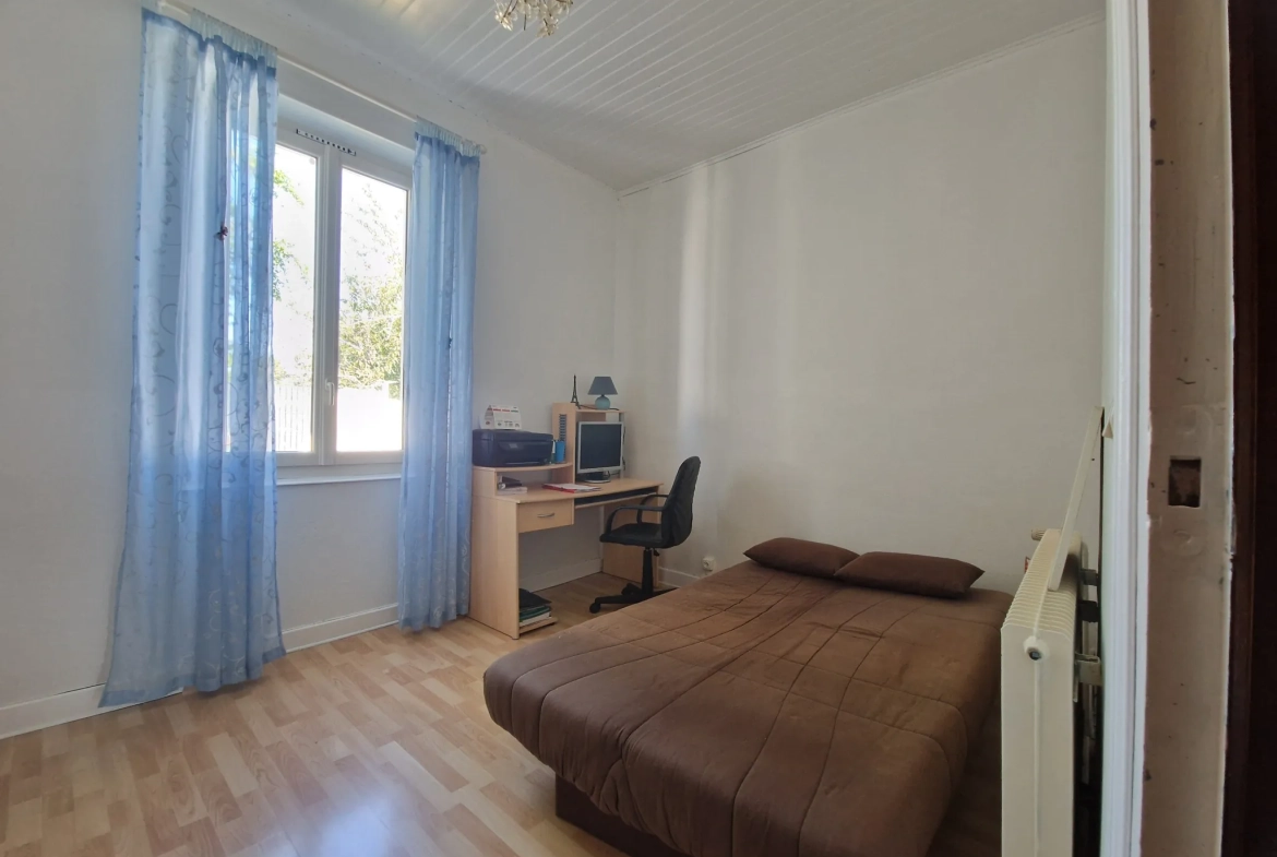 Maison Arcachonnaise de 120 m² à Bazas avec parc et garage 