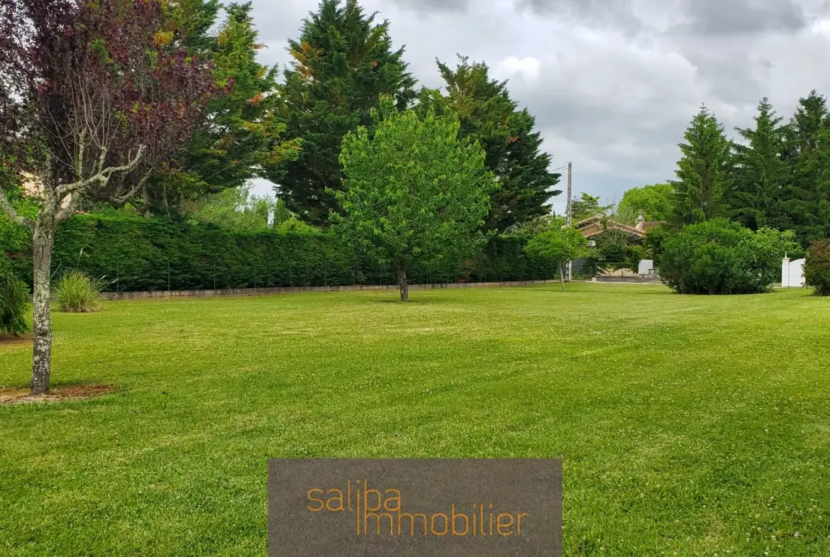 Terrain à bâtir de 2020 m² à Gaillac, calme et proche du centre-ville 