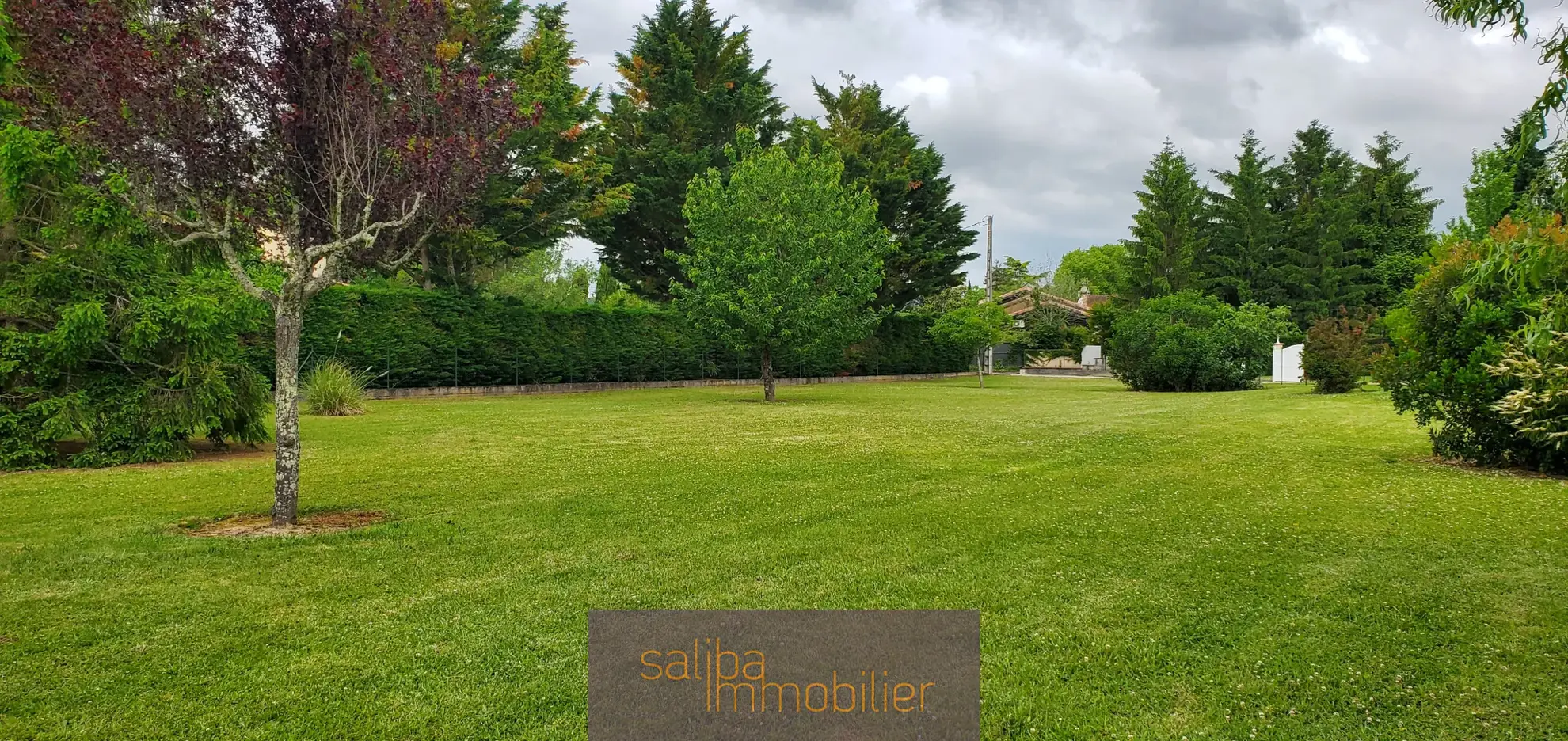 Terrain à bâtir de 2020 m² à Gaillac, calme et proche du centre-ville 