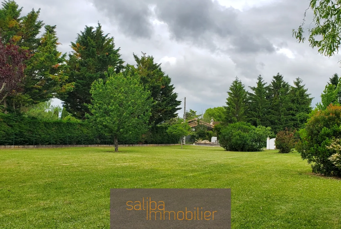 Terrain à bâtir de 2020 m² à Gaillac, calme et proche du centre-ville 