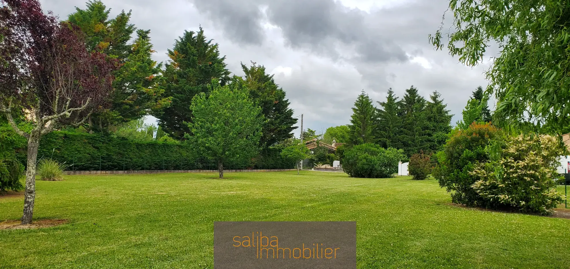 Terrain à bâtir de 2020 m² à Gaillac, calme et proche du centre-ville 