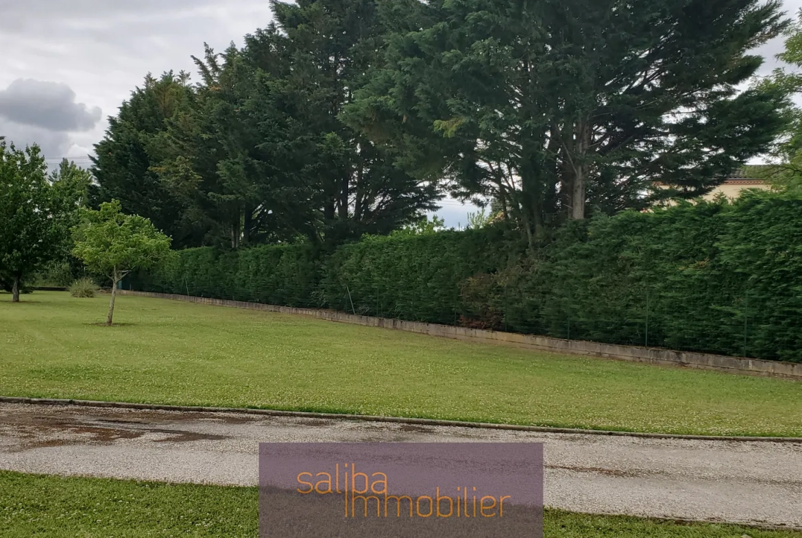 Terrain à bâtir de 2020 m² à Gaillac, calme et proche du centre-ville 