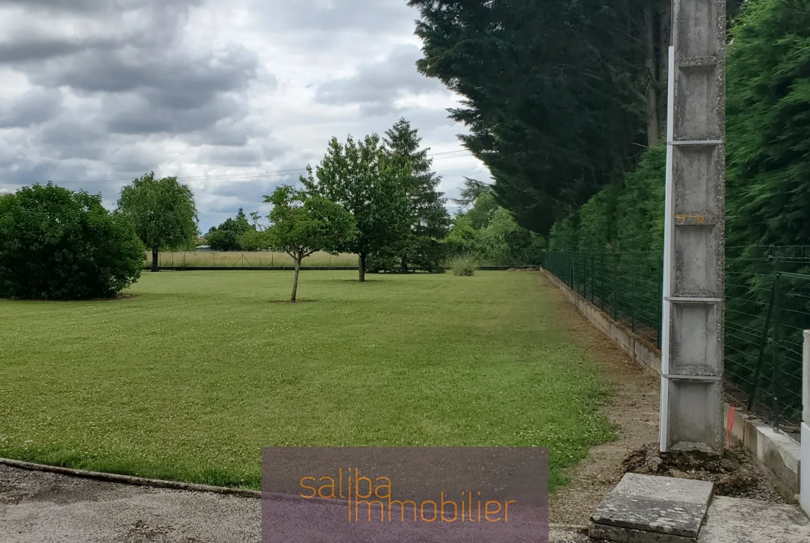 Terrain à bâtir de 2020 m² à Gaillac, calme et proche du centre-ville 