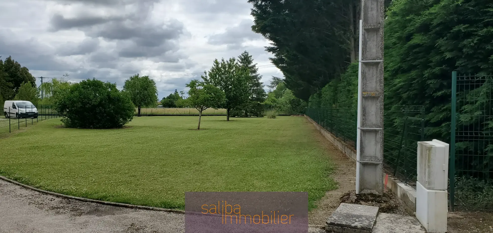 Terrain à bâtir de 2020 m² à Gaillac, calme et proche du centre-ville 