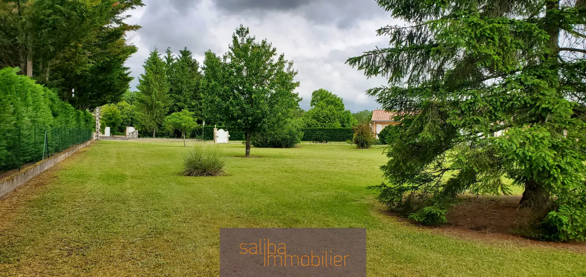 Terrain à bâtir de 2020 m² à Gaillac, calme et proche du centre-ville 