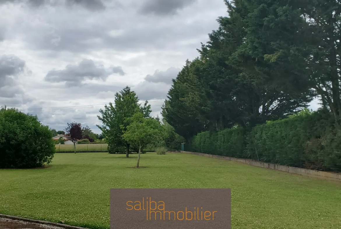 Terrain à bâtir de 2020 m² à Gaillac, calme et proche du centre-ville 