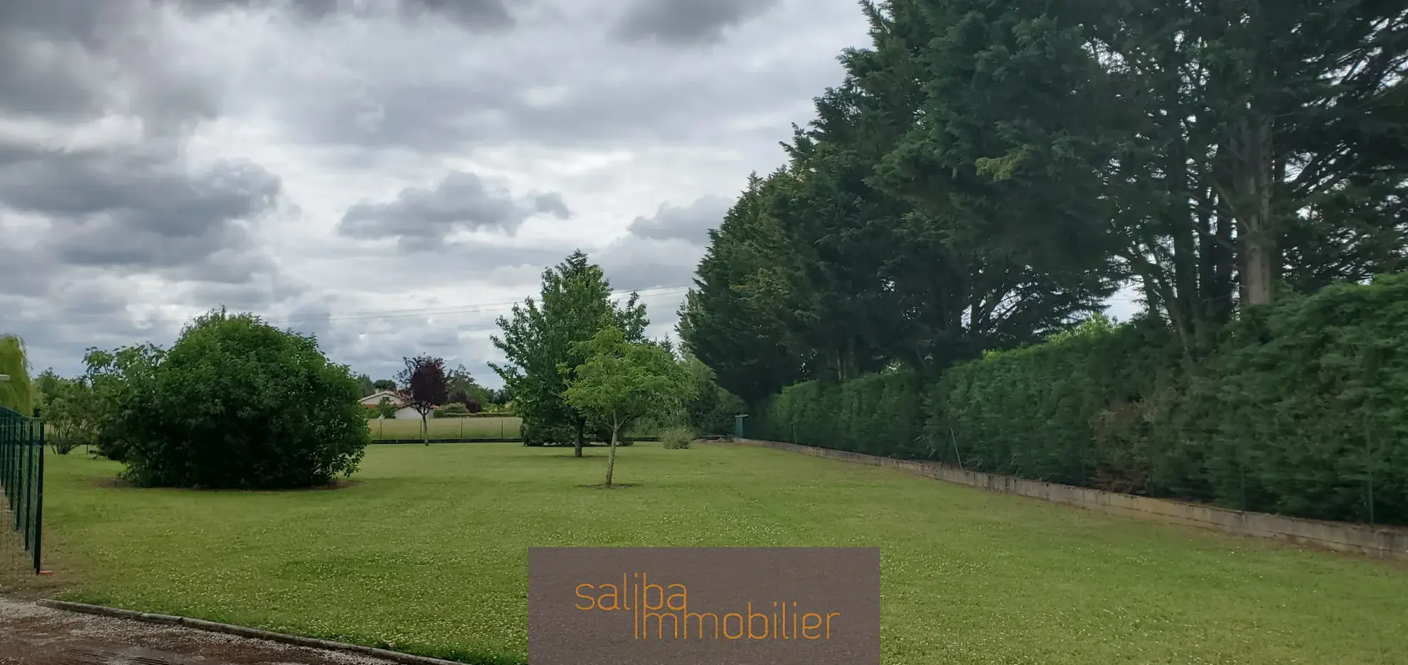 Terrain à bâtir de 2020 m² à Gaillac, calme et proche du centre-ville 