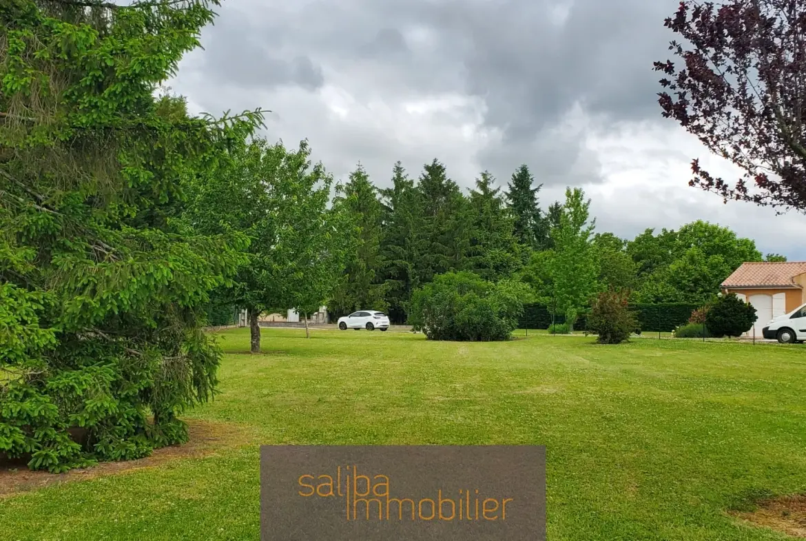 Terrain à bâtir de 2020 m² à Gaillac, calme et proche du centre-ville 