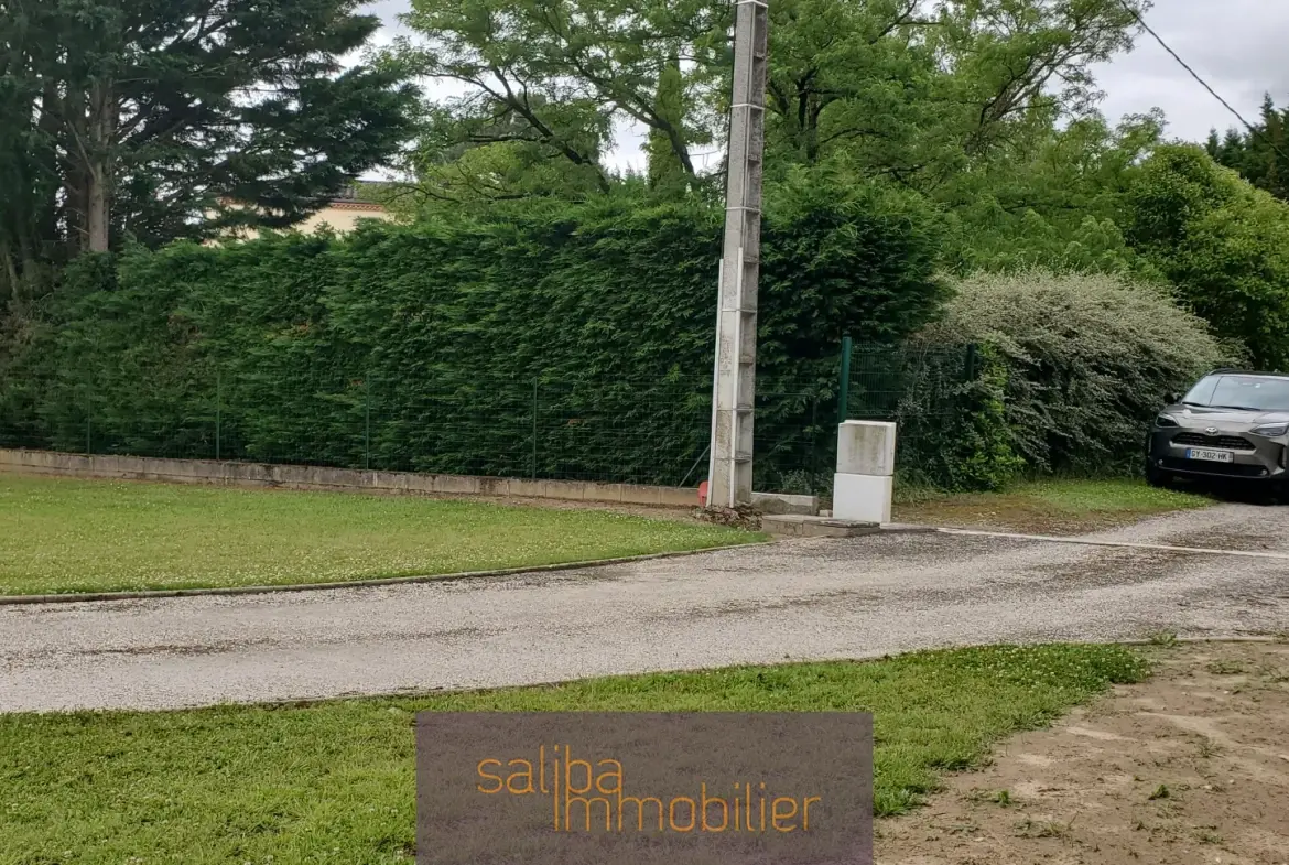 Terrain à bâtir de 2020 m² à Gaillac, calme et proche du centre-ville 