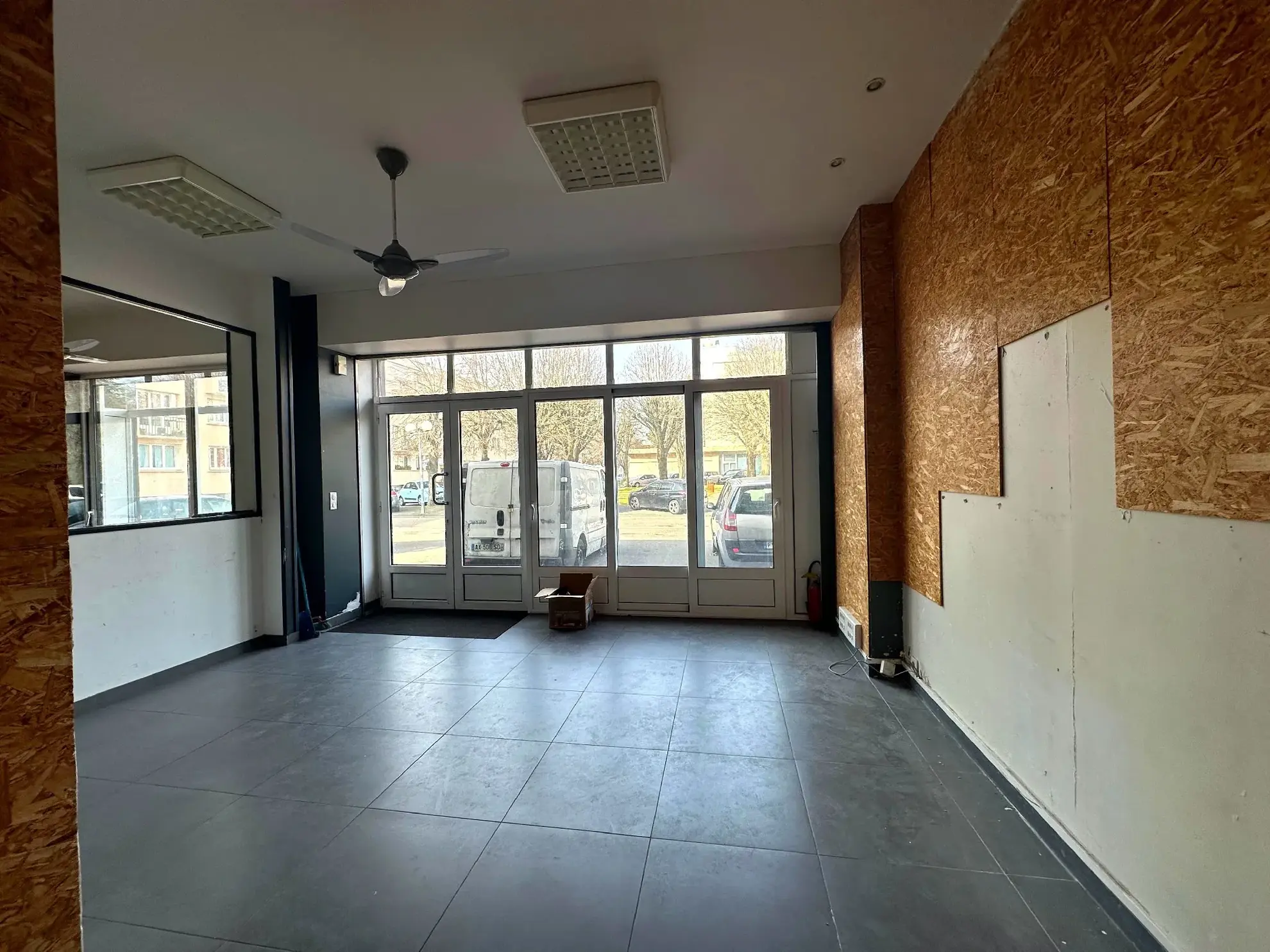 Local commercial de 69m² à Le Pecq proche RER et commerces 