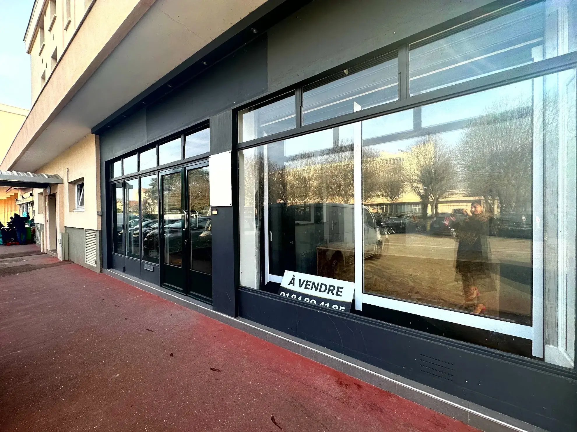 Local commercial de 69m² à Le Pecq proche RER et commerces 