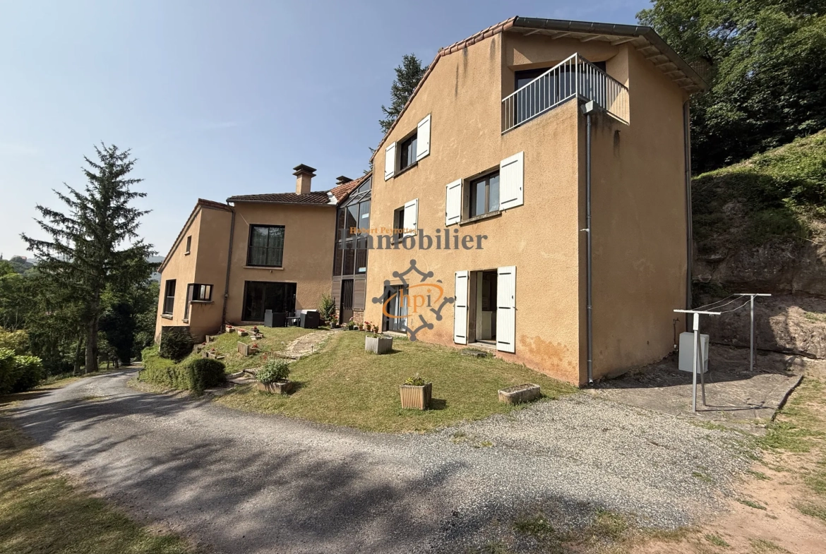 Maison contemporaine à Saint Affrique avec grand terrain et vue campagne 