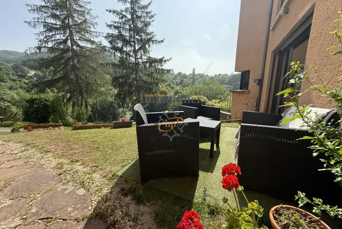 Maison contemporaine à Saint Affrique avec grand terrain et vue campagne 