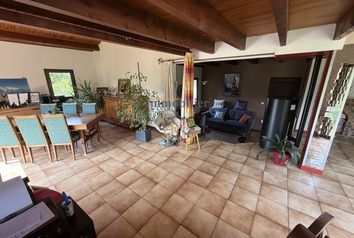 Maison contemporaine à Saint Affrique avec grand terrain et vue campagne 